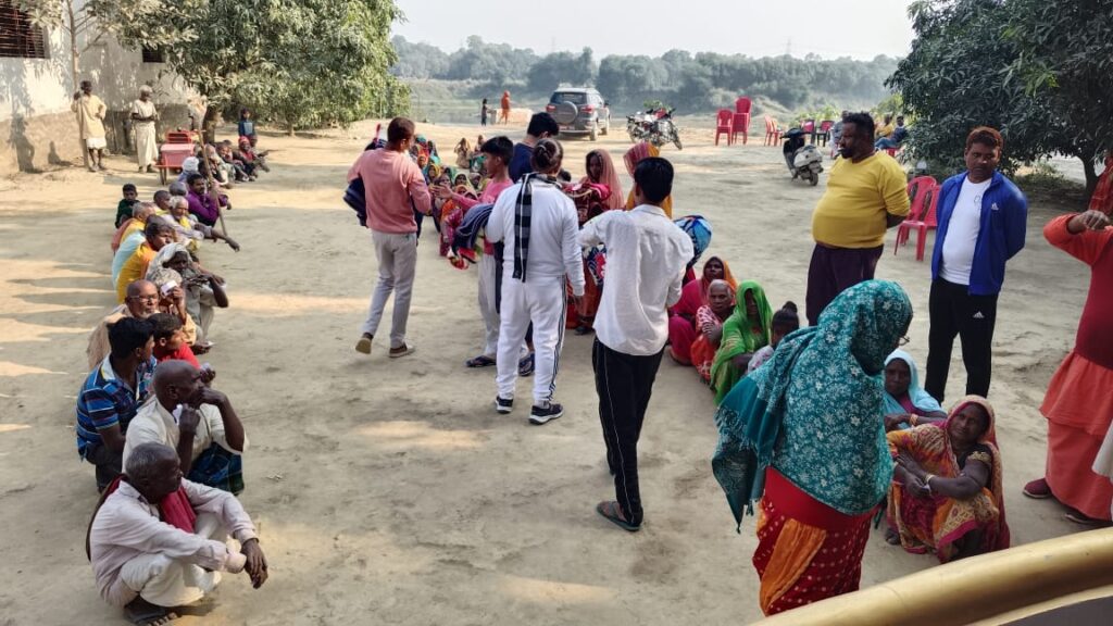 कंबल वितरण का आयोजन स्व. नवीन कुमार सिंह की जयंती के अवसर पर