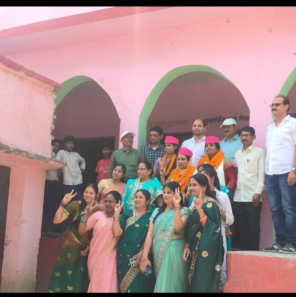 Middle School Kabilpur को मीना कुमारी को दी गई भावभीनी विदाई