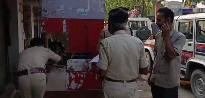 Laheriasarai Police team investigating crime scene